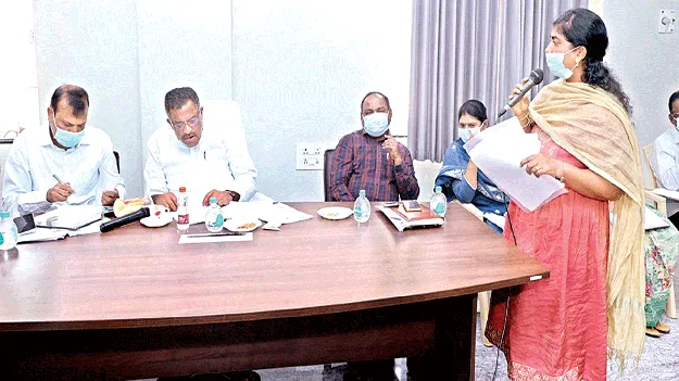 అభివృద్ధి పనులు వేగవంతం చేయండి