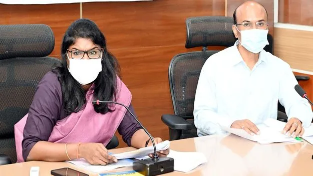 వృద్ధుల ఇంటి వద్దకే రేషన్‌