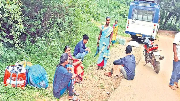 ఆర్టీసీ ప్రయాణికుల అవస్థలు