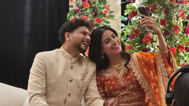 స్నేహితురాలితో కుల్‌దీప్‌ నిశ్చితార్థం