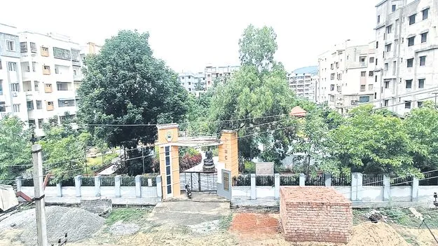 జీవీఎంసీ ఆస్తులకు ఎసరు