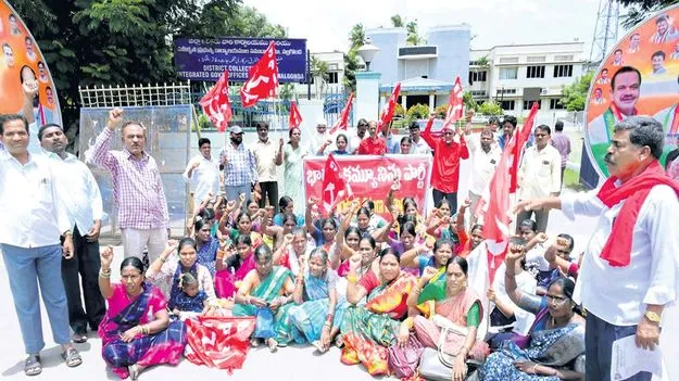 అర్హులైన వారందరికీ ఇళ్ల స్థలాలు ఇవ్వాలి