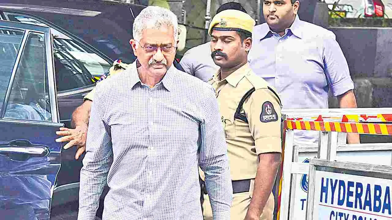 జడ్జిల ఫోన్లు ఎందుకు ట్యాప్‌ చేశారు?
