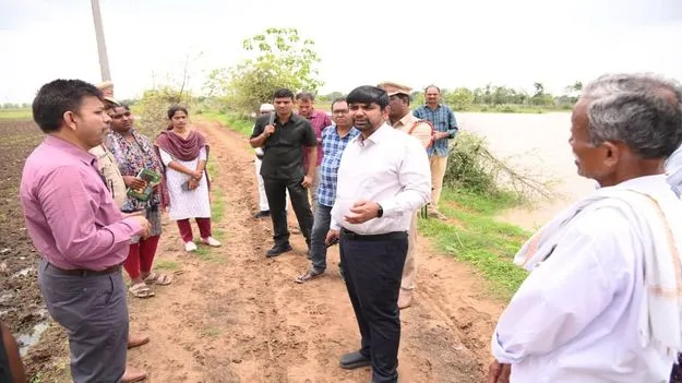 లోతట్టు ప్రాంతాల ప్రజలు అప్రమత్తంగా ఉండాలి