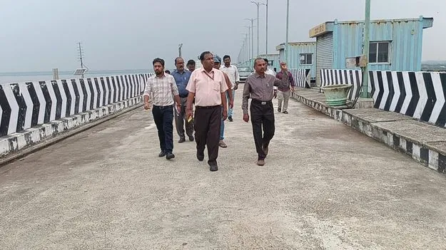 మిడ్‌ మానేరు డ్యాంను పరిశీలించిన కేంద్ర అధికారులు