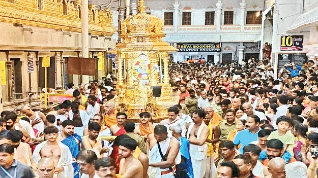 స్వర్ణ రథంపై ప్రహ్లాదరాయలు 