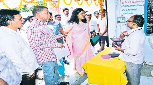 రెండు రోజుల్లో 32 శాతం రేషన్‌ పంపిణీ