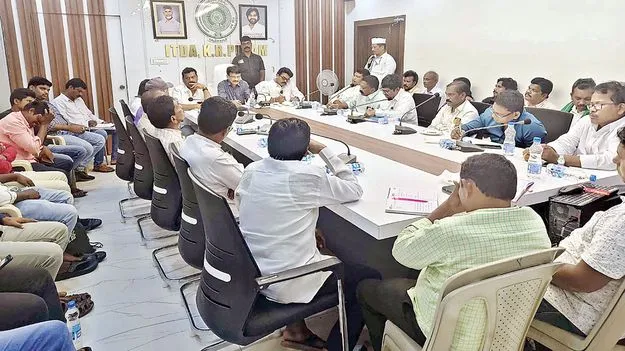 నిధుల్లేవ్‌!