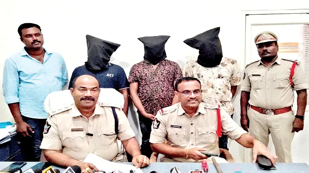 తాళాలు వేసిన ఇళ్లే వారి టార్గెట్‌