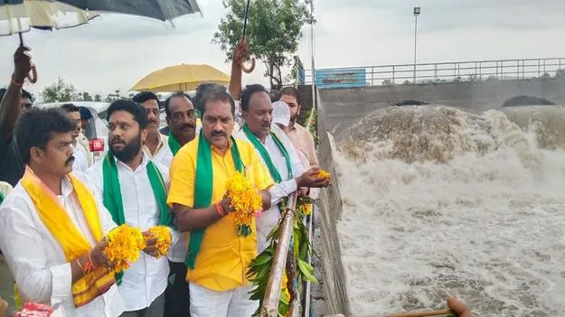 పట్టిసీమ పరవళ్లు