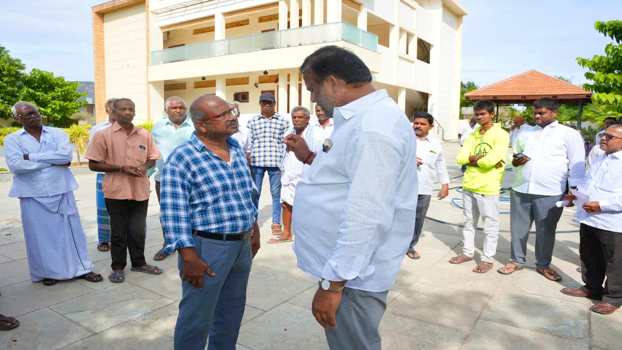 ప్రతి సమస్యకూ తక్షణం స్పందించాలి