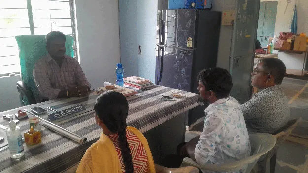 పశువైద్య సిబ్బంది అందుబాటులో ఉండాలి