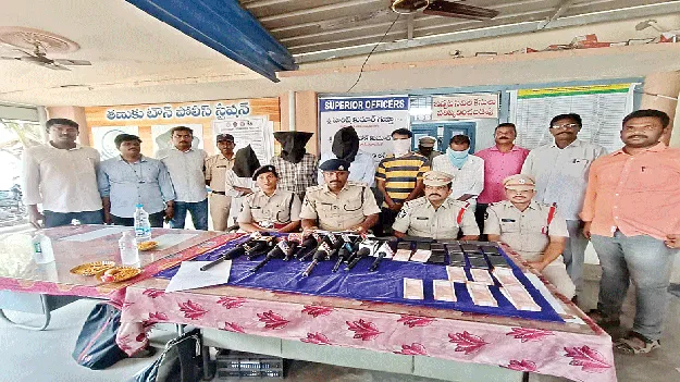 ఫేక్‌ కరెన్సీ ముఠా గుట్టురట్టు 