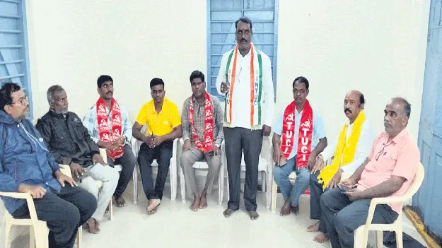 సమ్మెతో కేంద్రం మెడలు వంచుదాం