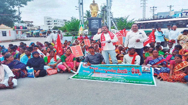 ఫీల్డ్‌ అసిస్టెంట్లకు బకాయిలు చెల్లించాలి