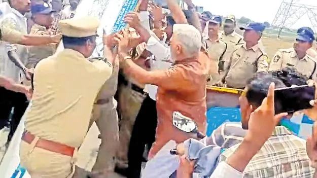 జగన్‌ పర్యటనలో రచ్చ రచ్చ