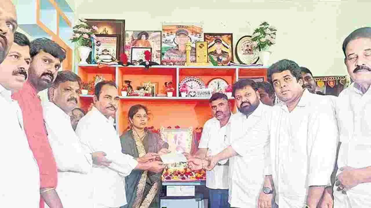 Pawan Kalyan: జవాన్‌ కుటుంబానికి రూ.25 లక్షల సాయం
