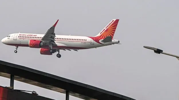 Air India; విమాన ప్రమాదం.. సీనియర్‌ పైలట్‌దే తప్పా?