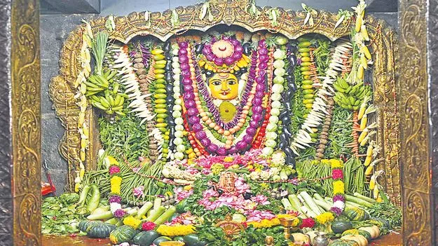 Guru Purnima: శాకంబరి అలంకరణలో భద్రకాళి
