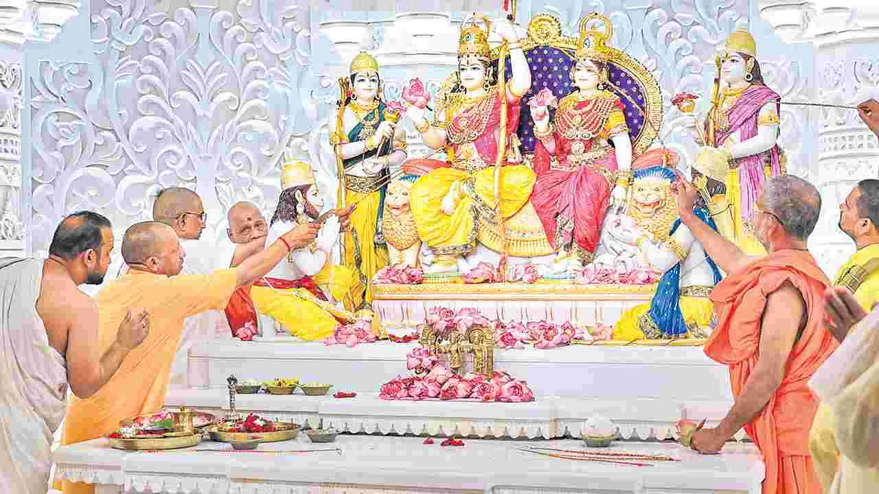 Ayodhya: అయోధ్యలో వైభవంగా విగ్రహాల ప్రాణప్రతిష్ఠ