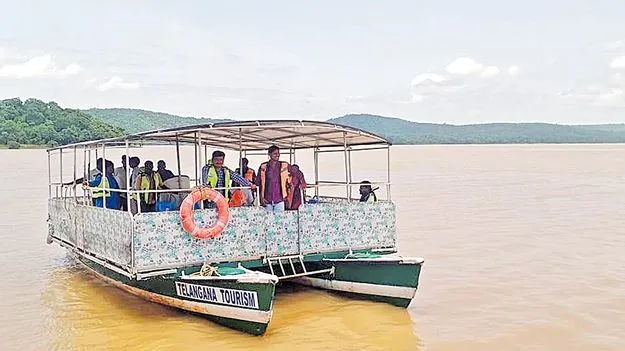 Lakhnavaram Lake: ప్రాజెక్టులకు జలకళ.. పర్యాటకం జోరు
