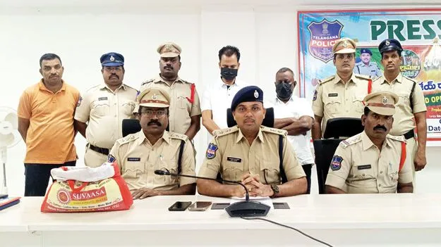 నకిలీ విత్తనాలు విక్రయిస్తే కఠిన చర్యలు 