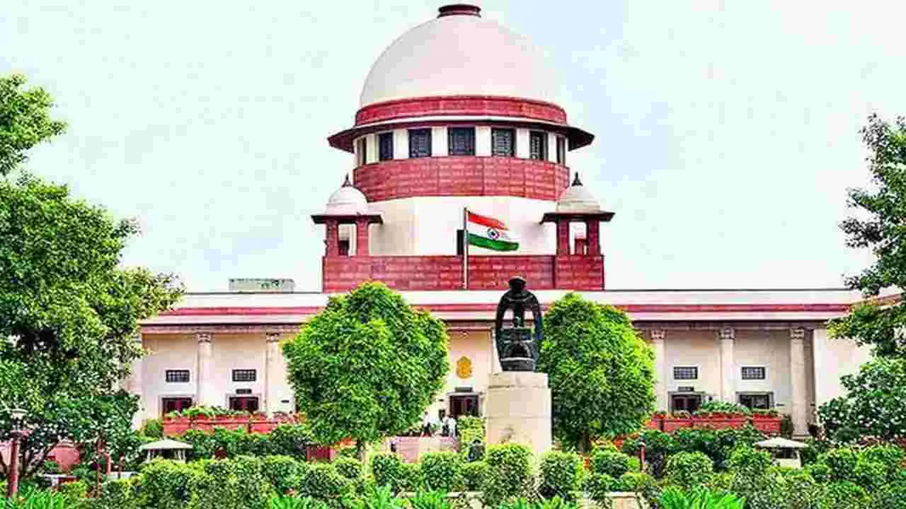 Supreme Court: సుప్రీంకోర్టు ఉద్యోగాల్లో ఎస్సీ, ఎస్టీలకు రిజర్వేషన్లు