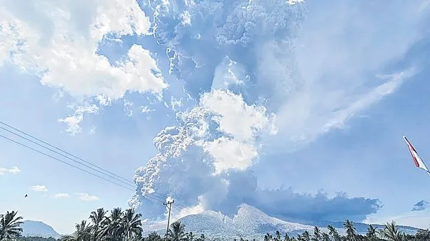 Mount Levotobi: ఇండోనేషియాలో బద్దలైన అగ్నిపర్వతం