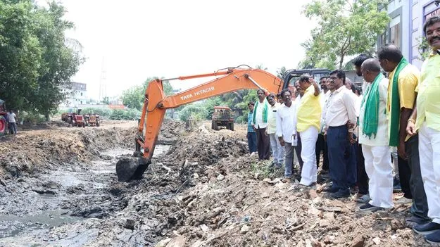 అభివృద్ధిలో పోటీ పడిన ఎమ్మెల్యేలు