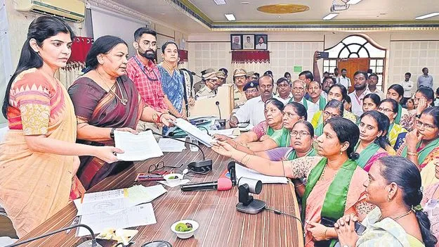 మహిళలపై వ్యాఖ్యలు చేసిన వారిని వదలం 