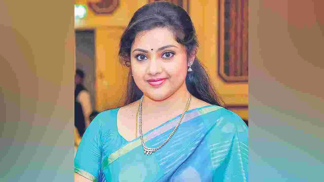 Meena: బీజేపీలోకి నటి మీనా?