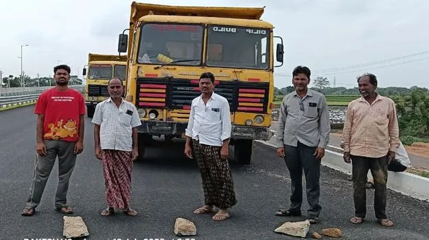  Karimnagar:   బైపాస్‌ రోడ్డుపై రైతుల ఆందోళన