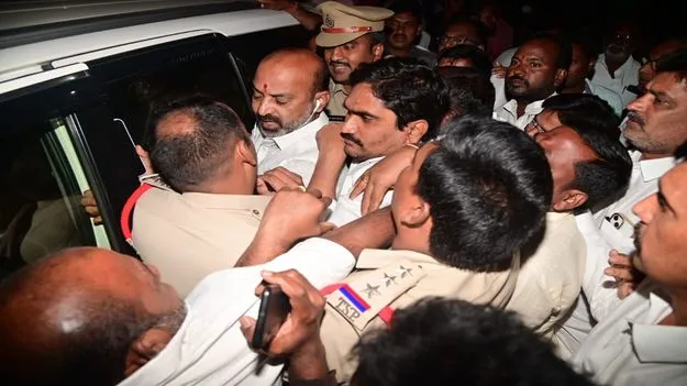 Karimnagar: జిల్లాలో ఫోన్‌ ట్యాపింగ్‌ కలకలం