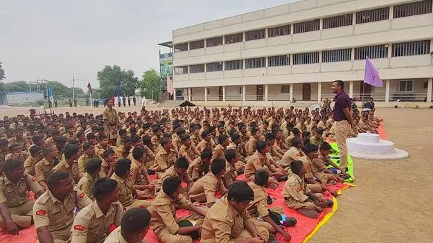 Karimnagar:  సైబర్‌ మోసాలపై అప్రమత్తంగా ఉండాలి