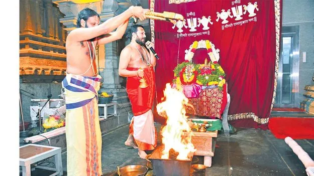 శాస్త్రోక్తంగా నిత్యపూజలు