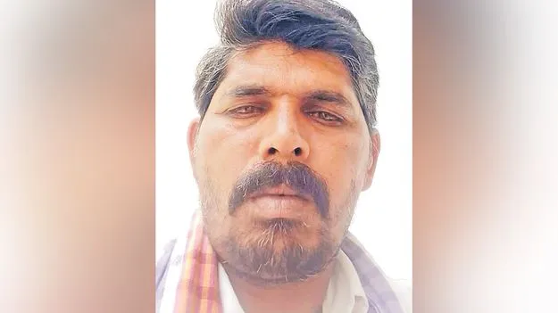 Medak: కల్లు సీసాతో పొడిచి.. టవల్తో ఉరి వేసి..
