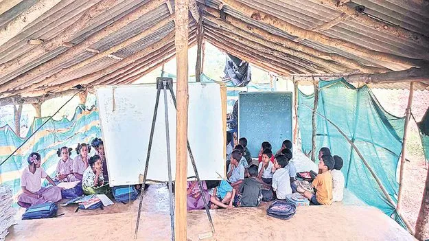 గూడు లేని బడి! 