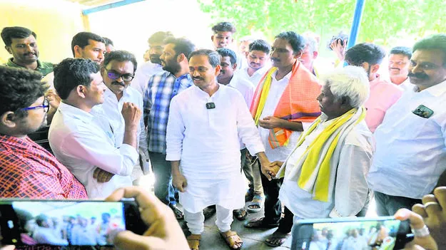 MLA: వైసీపీ ఉనికి కోసమే ‘వెన్నుపోటు’  