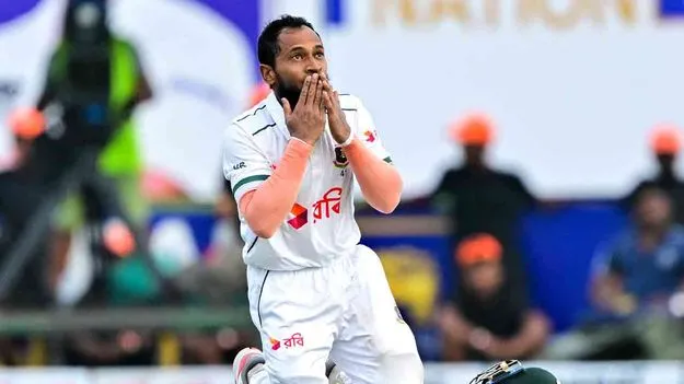 బంగ్లాదేశ్‌ 220 పరుగులు 8 వికెట్లకు