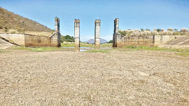 నీటి వనరులున్నా.. ఉపయోగం సున్నా