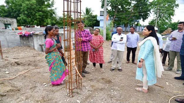 ఇందిరమ్మ ఇళ్ల నిర్మాణాన్ని వేగవంతం చేయాలి