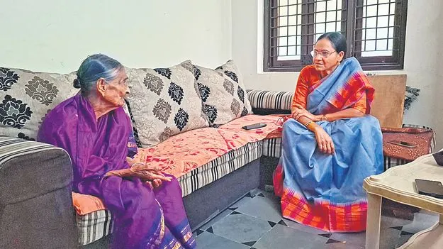 Hyderabad: 90 ఏళ్ల వృద్ధురాలికి ఎంత కష్టం! 