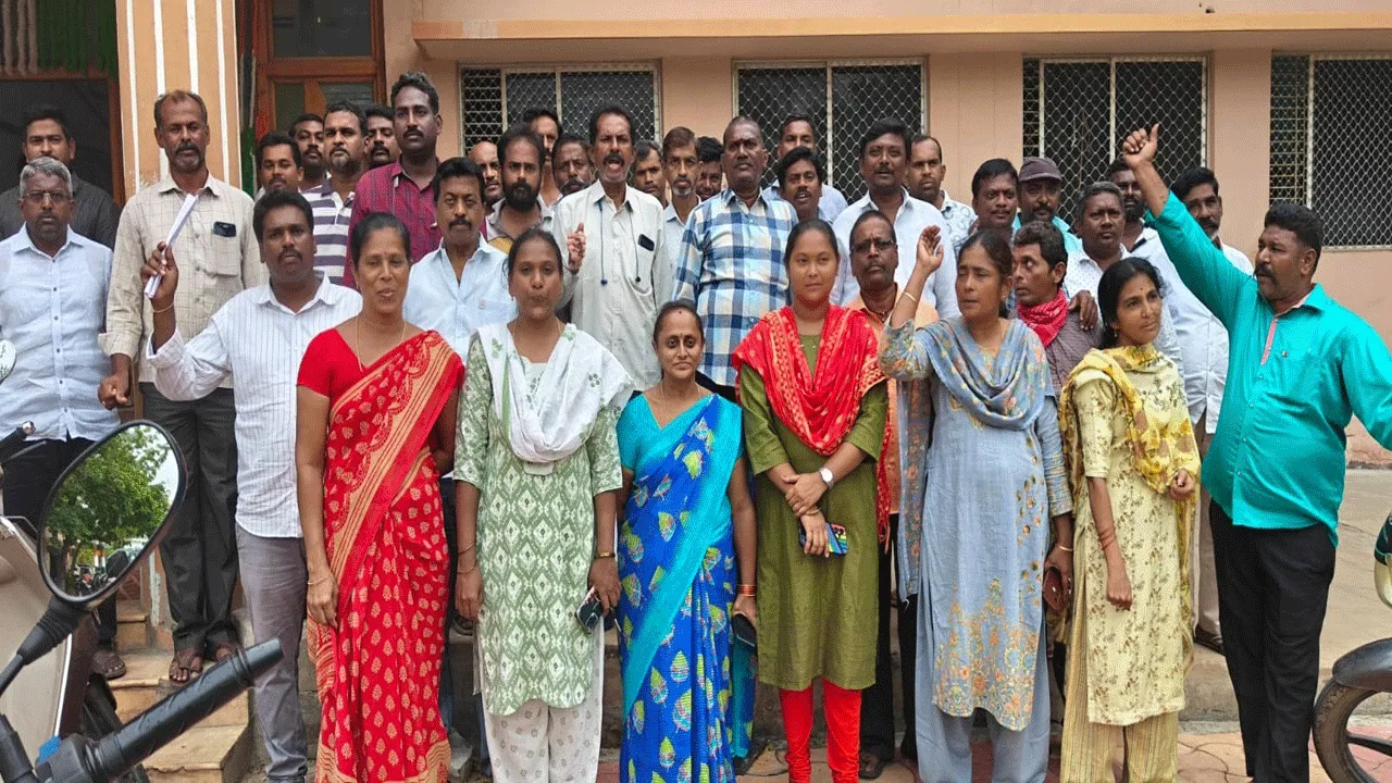 మున్సిపల్‌ ఇంజనీరింగ్‌ కార్మికుల సమ్మె విరమణ 