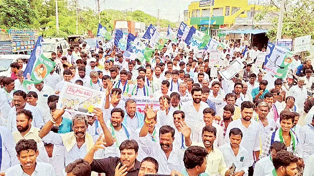 హామీలు నెరవేర్చడంలో విఫలం: ఎమ్మెల్యే