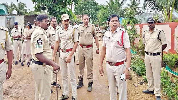మూడు గ్రామాల్లో కార్డన్ సెర్చ్