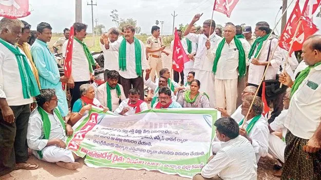 పోతిరెడ్డిపాడు వద్ద ఉద్రిక్తత