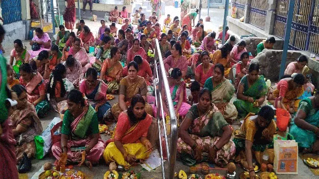 వీరభద్రాలయంలో ఘనంగా రాహుకాల పూజలు