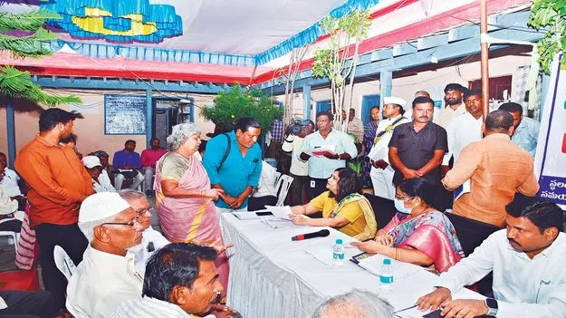 అధికారి ఆలోచన.. అభాగ్యులకు ఆసరా..!