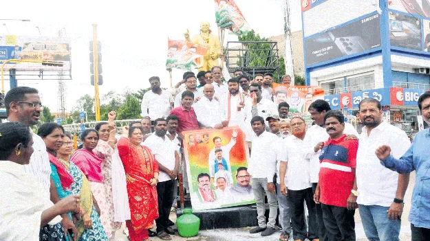 బీసీలకు 42 శాతం రిజర్వేషన్‌పై సంబురాలు