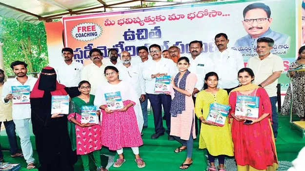 పదేళ్ల పాలనలో ఉద్యోగాల్లేవ్‌